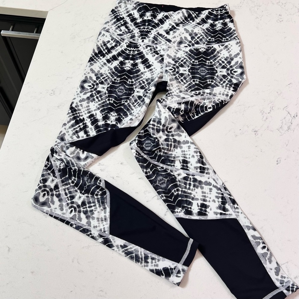 Victoria’s Secret VSX Knockout Leggings